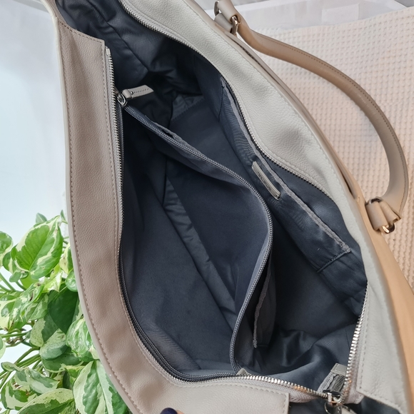 Tumi leather 'Carolina Voyageur' laptop tote and travel bag - Picture 7 of 10